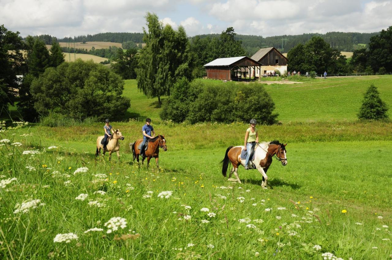 Lidmiluv Mlyn Hotell Sadek Exteriör bild